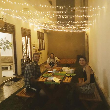 Bed & Bicycle Hostel Dehiwala-Mount Lavinia ภายนอก รูปภาพ
