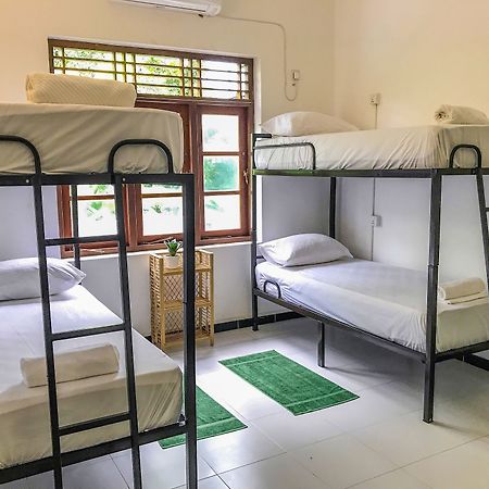 Bed & Bicycle Hostel Dehiwala-Mount Lavinia ภายนอก รูปภาพ