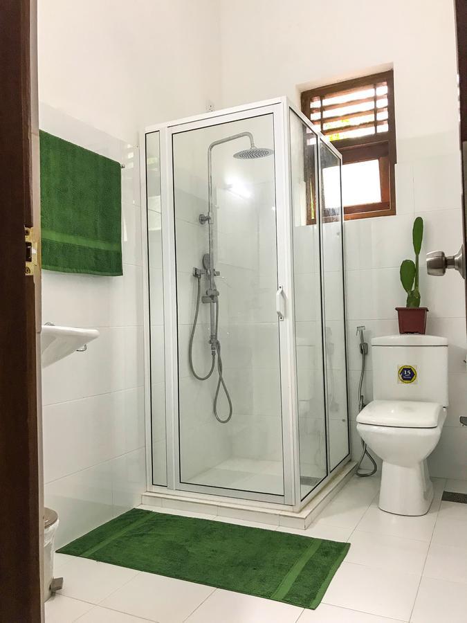 Bed & Bicycle Hostel Dehiwala-Mount Lavinia ภายนอก รูปภาพ