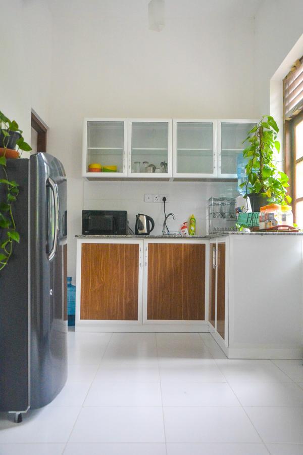 Bed & Bicycle Hostel Dehiwala-Mount Lavinia ภายนอก รูปภาพ