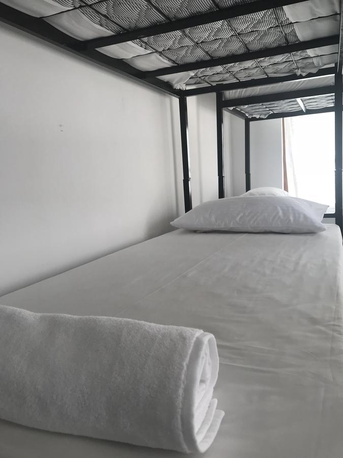 Bed & Bicycle Hostel Dehiwala-Mount Lavinia ภายนอก รูปภาพ