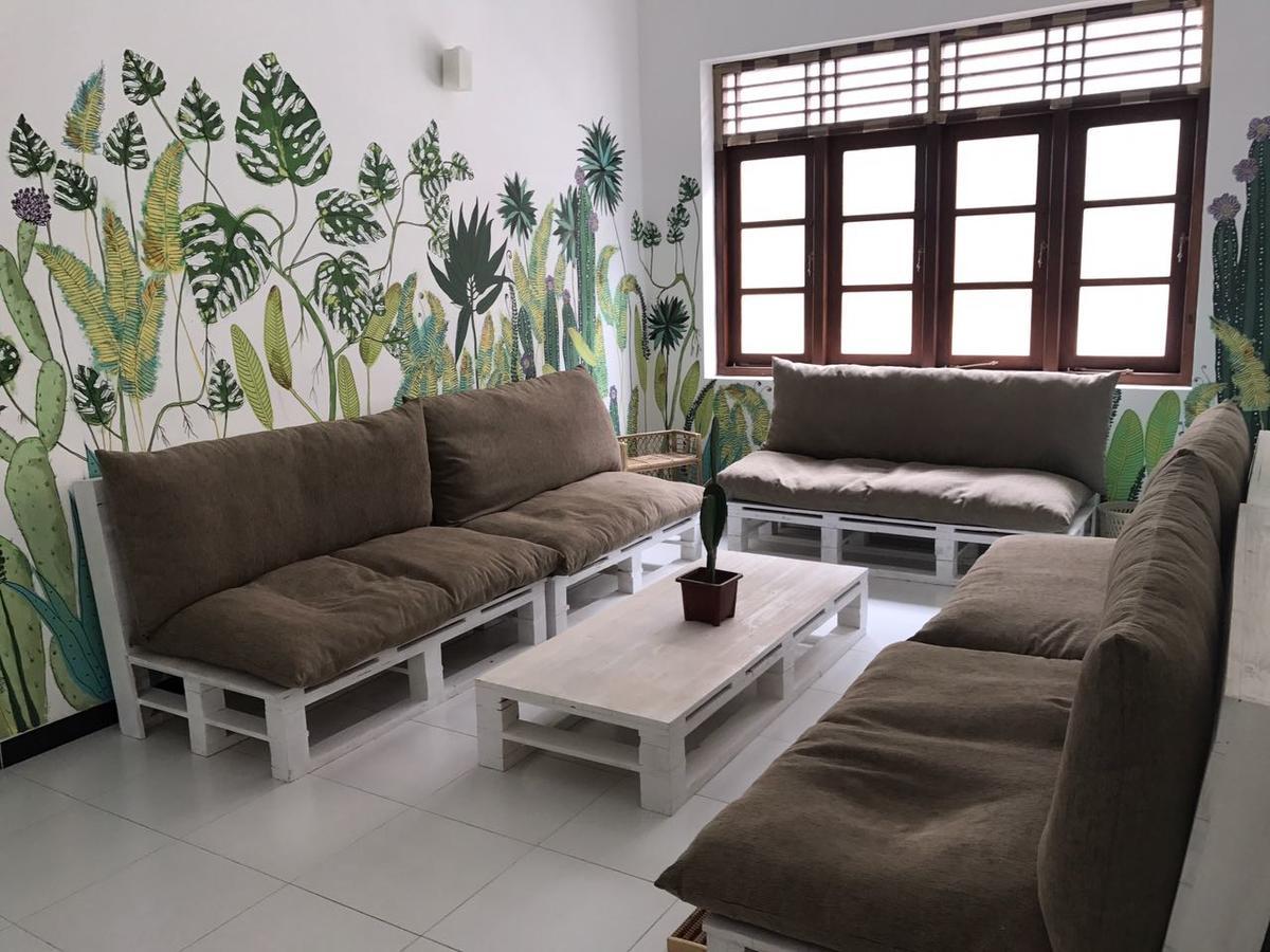 Bed & Bicycle Hostel Dehiwala-Mount Lavinia ภายนอก รูปภาพ