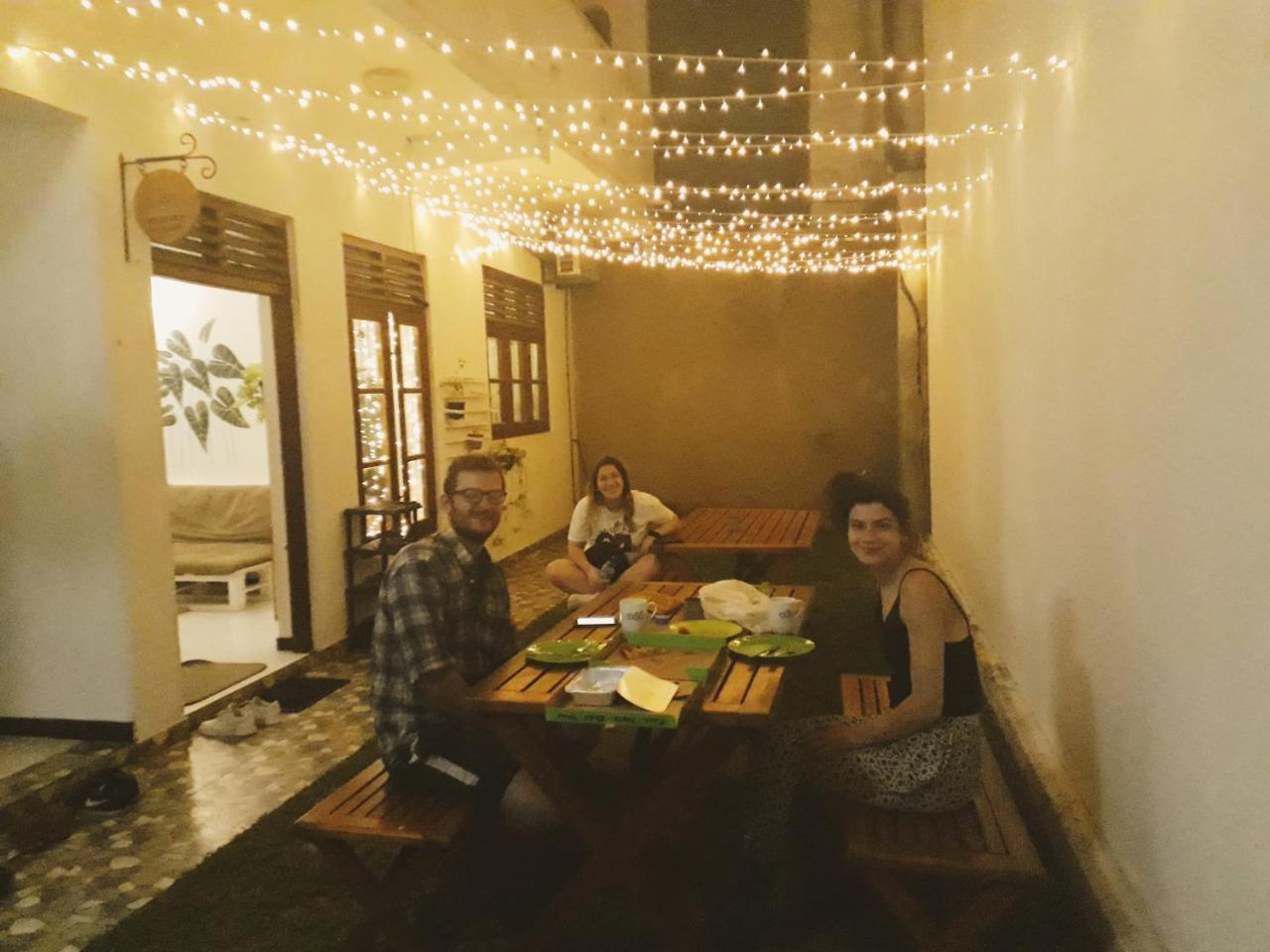 Bed & Bicycle Hostel Dehiwala-Mount Lavinia ภายนอก รูปภาพ
