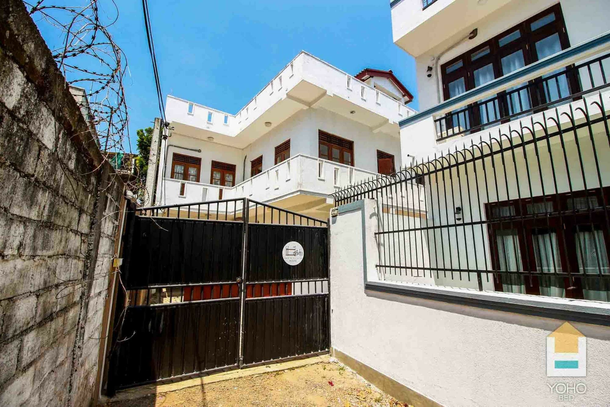 Bed & Bicycle Hostel Dehiwala-Mount Lavinia ภายนอก รูปภาพ