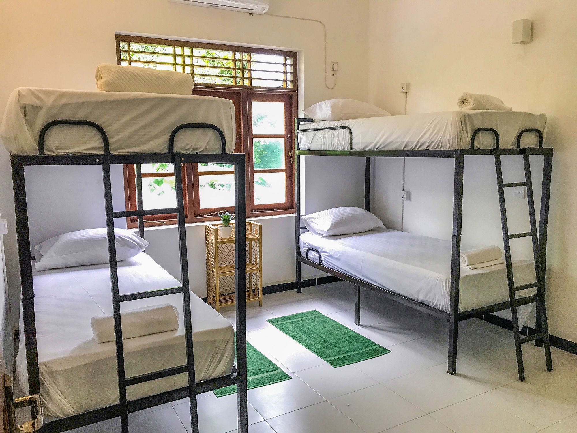 Bed & Bicycle Hostel Dehiwala-Mount Lavinia ภายนอก รูปภาพ